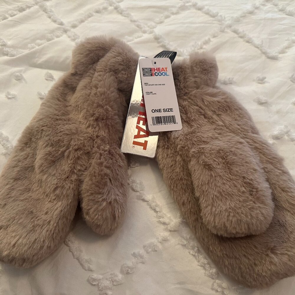 32 Degrees HEAT Fuzzy Mittens – Light Taupe – NWT – One Size